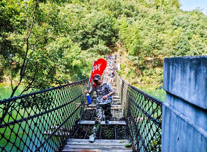 !杭州有家长“捏了把汗”冰球突破技巧本周密集启动(图3) !杭州有家长“捏了把汗”冰球突破技巧本周密集启动(图3)