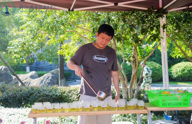 !杭州有家长“捏了把汗”冰球突破技巧本周密集启动(图9) !杭州有家长“捏了把汗”冰球突破技巧本周密集启动(图9)